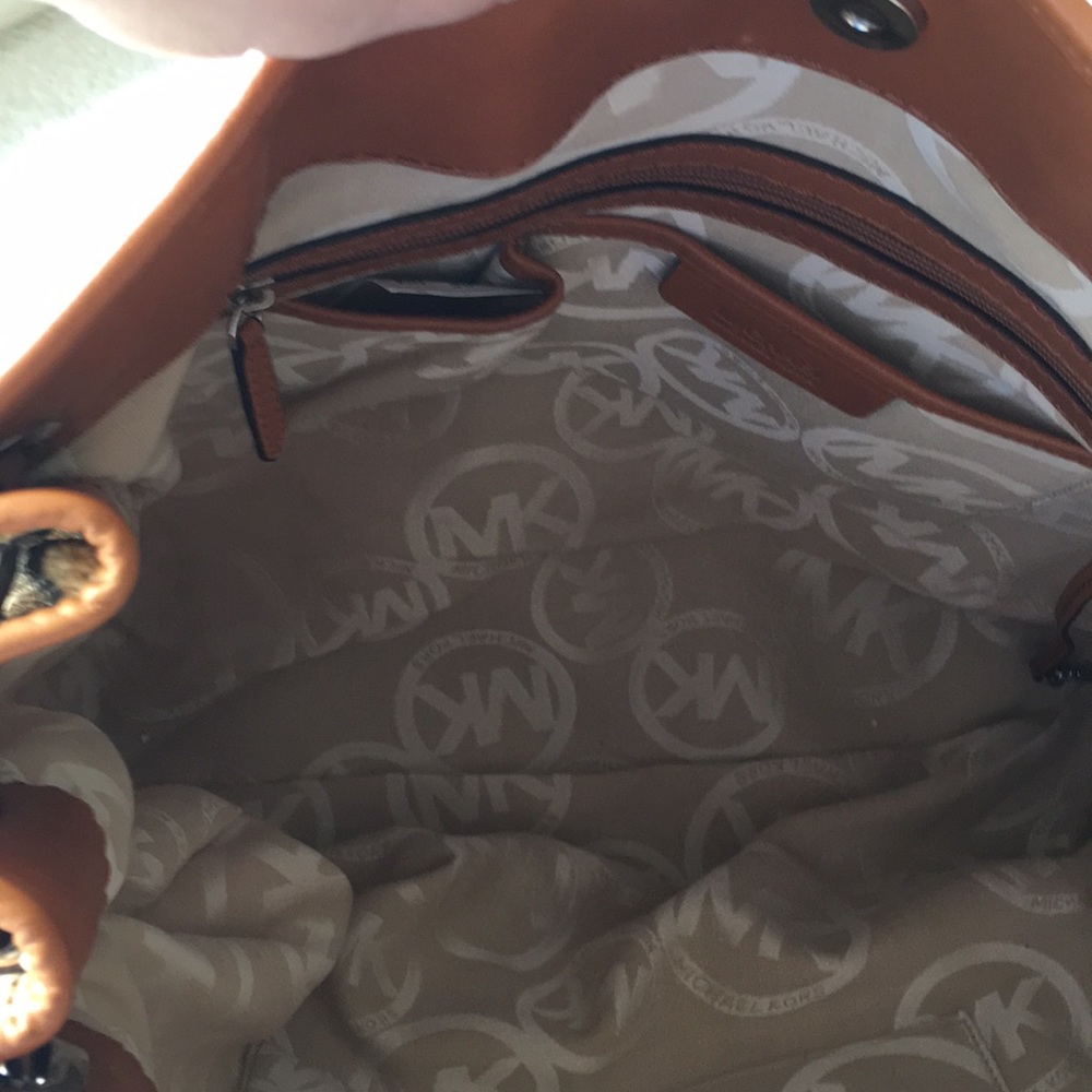 NWTMichael Michael Kors Hamilton Luggage Tote - Picture 8 of 8